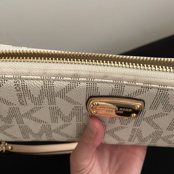 Michael Kors continental wallet - Picture 8 of 9